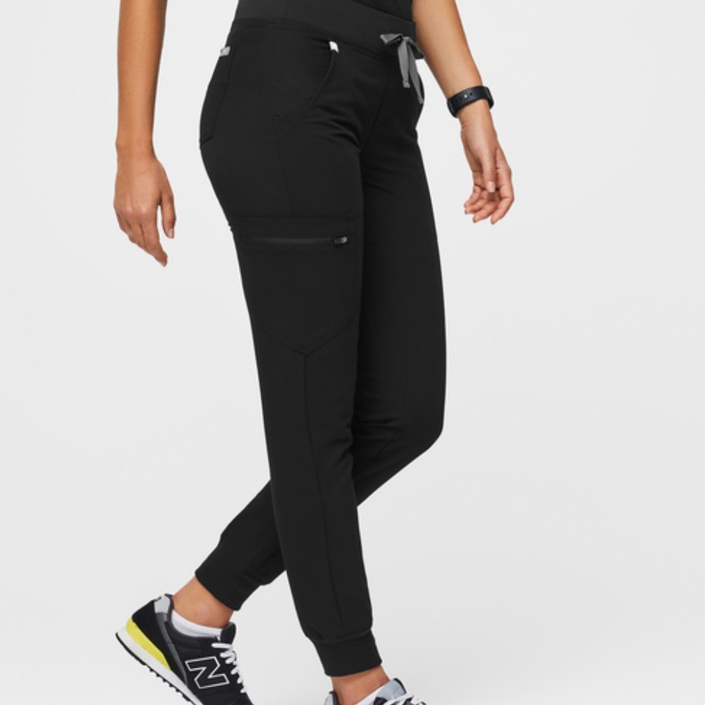 Black FIGS Zamora Scrub Pant